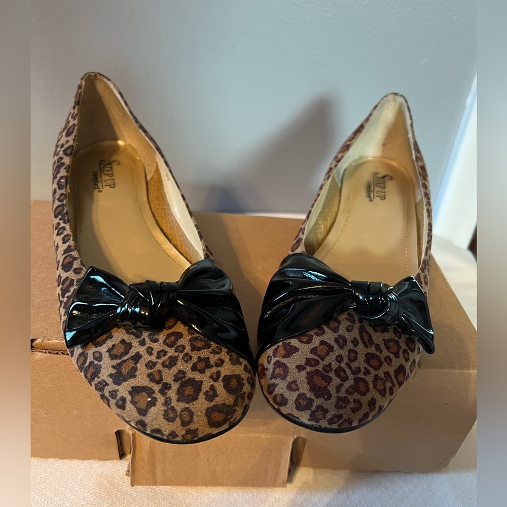 Women’s cheetah print flats